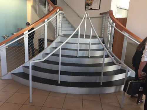 Ещё 27 травмирующих психику (и не только) примеров худшего дизайна лестниц