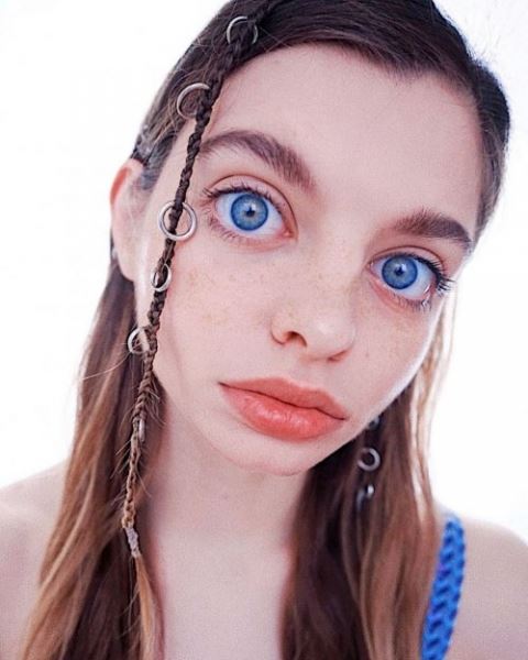 Девушка, которую в Instagram считают обладательницей самых больших глаз в мире (12 фото)